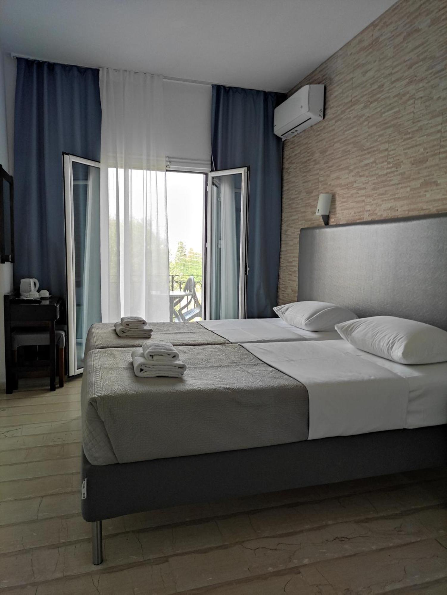 Tina 2* Dassia (Corfu)